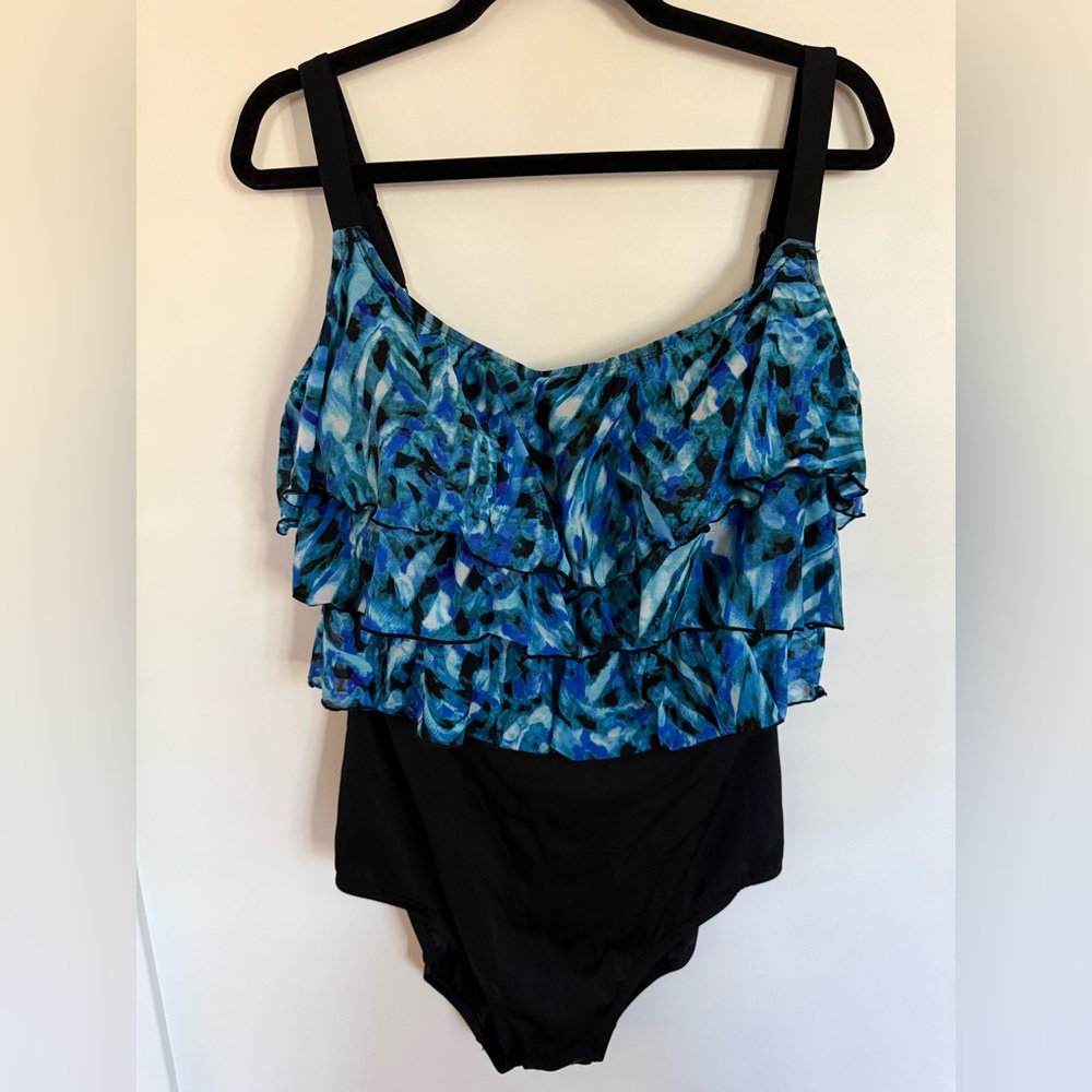 SW50 NWT Inches Away Size 20W One Piece Swimsuit
